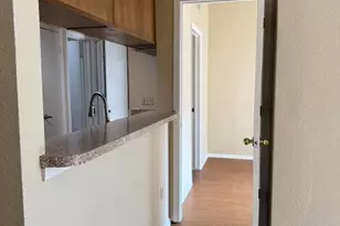 806 W 24th St, Austin, TX 78705 - Photo 5