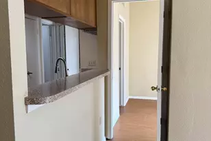 806 W 24th St, Austin, TX 78705 - Photo 5