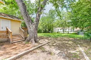 2447 E Houston St, San Antonio, TX 78202 - Photo 21