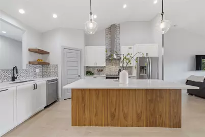 20901 Broken Arrow Street, Lago Vista, TX 78645 - Photo 11