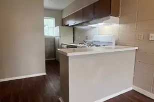 311 E 31st St, Austin, TX 78705 - Photo 3