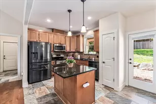 1058 Daviot Dr, Spicewood, TX 78669 - Photo 9