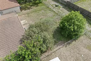 911 Crockett St, Lockhart, TX 78644 - Photo 37