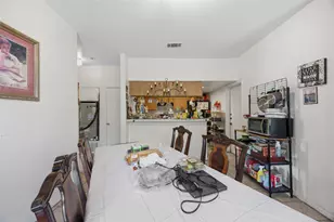 911 Crockett St, Lockhart, TX 78644 - Photo 13