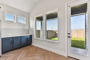 8506 Basil Hayden Ln, Austin, TX 78744 - Photo 9