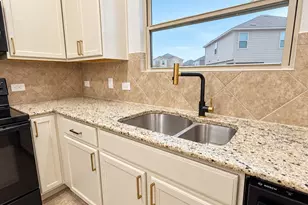 117 Open Sky Wy, Jarrell, TX 76537 - Photo 7