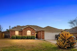 512 Mockingbird Ln, Lockhart, TX 78644 - Photo 1