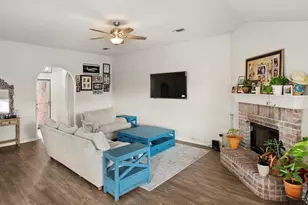 512 Mockingbird Ln, Lockhart, TX 78644 - Photo 5