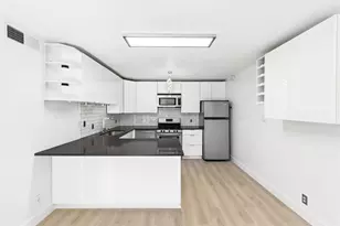 1304 Summit St, Austin, TX 78741 - Photo 3