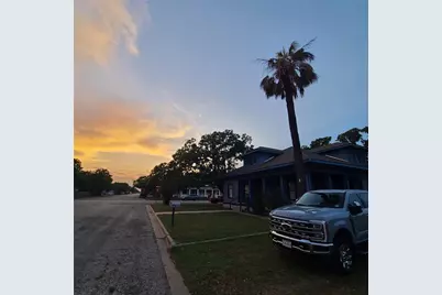 615 E Washington Street, Giddings, TX 78942 - Photo 3