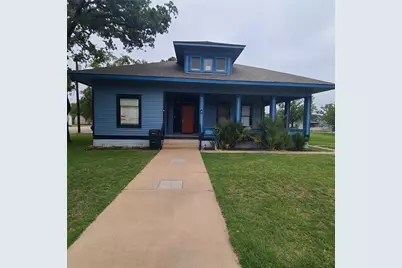 615 E Washington Street, Giddings, TX 78942 - Photo 1