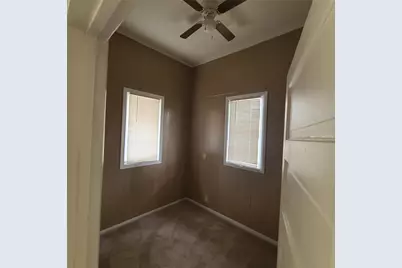 615 E Washington Street, Giddings, TX 78942 - Photo 17