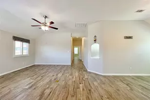 401 Arabian Colt Dr, Georgetown, TX 78626 - Photo 5