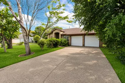 5611 Meadow Crest, Austin, TX 78744 - Photo 3