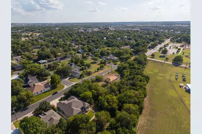 707 E 2nd Street, Georgetown, TX 78626 - Photo 3