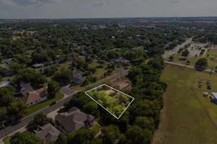 707 E 2nd St, Georgetown, TX 78626 - Photo 1