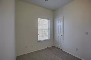 1102 E 3rd St, Georgetown, TX 78626 - Photo 21