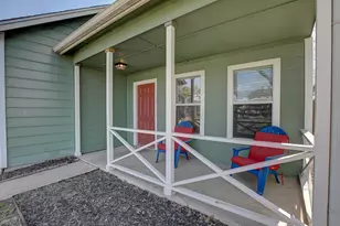 1102 E 3rd St, Georgetown, TX 78626 - Photo 3