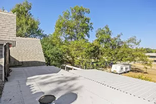 606 W Bell Ave, Rockdale, TX 76567 - Photo 17