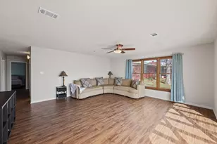 126 Lakeview Dr, Buchanan Dam, TX 78609 - Photo 7