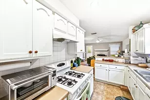 1103 Emmitt Run, Austin, TX 78721 - Photo 13