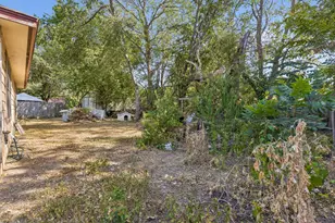 3007 E 4th St, Austin, TX 78702 - Photo 11
