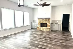 108 W Keamuku Ct, Bastrop, TX 78602 - Photo 5