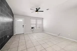 202 Low Bramble Dr, Hutto, TX 78634 - Photo 7