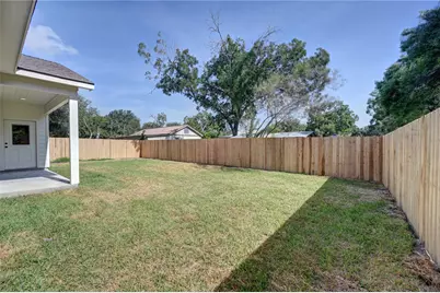 237 E Brenham Street, Giddings, TX 78942 - Photo 23