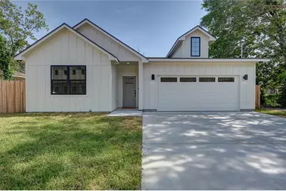 237 E Brenham Street, Giddings, TX 78942 - Photo 1