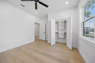 237 E Brenham Street, Giddings, TX 78942 - Photo 13