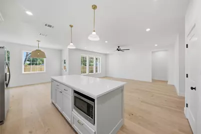 237 E Brenham Street, Giddings, TX 78942 - Photo 5