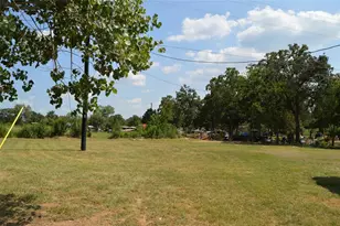 245 Flaming Oak Dr, Bastrop, TX 78602 - Photo 5