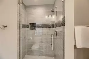 904 E 2nd St, Austin, TX 78702 - Photo 23