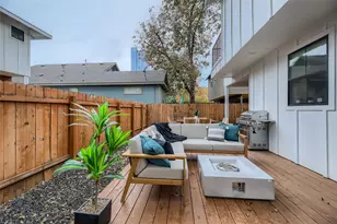 904 E 2nd St, Austin, TX 78702 - Photo 33