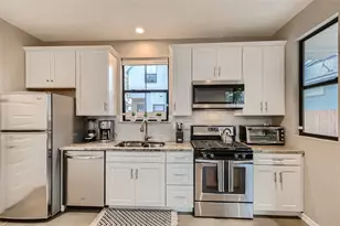 904 E 2nd St, Austin, TX 78702 - Photo 13