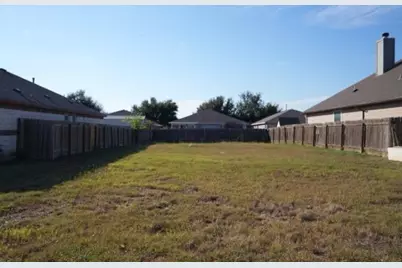 415 Gettysburg Loop, Elgin, TX 78621 - Photo 3
