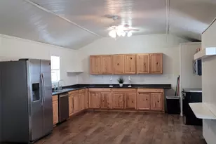 1102 Toledo St, Seadrift, TX 77983 - Photo 9