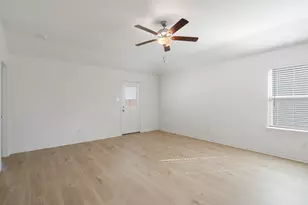 100 Paria Ct, Jarrell, TX 76537 - Photo 3