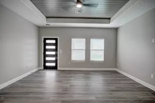 121 S Kanaio Dr, Bastrop, TX 78602 - Photo 3