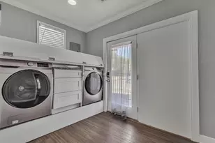 1915 Canterbury St, Austin, TX 78702 - Photo 23