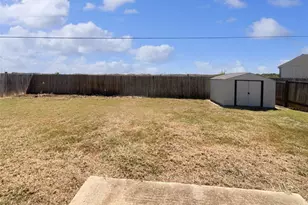 404 Stewart Dr, Hutto, TX 78634 - Photo 9