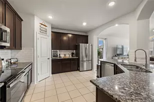 521 Hendelson Ln, Hutto, TX 78634 - Photo 9