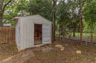607 E 15th St, Georgetown, TX 78626 - Photo 27