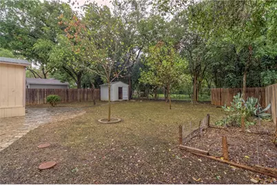 607 E 15th Street, Georgetown, TX 78626 - Photo 25