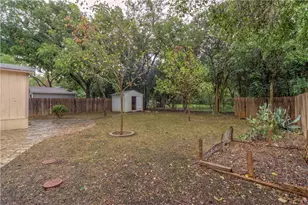 607 E 15th St, Georgetown, TX 78626 - Photo 25