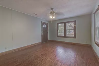 607 E 15th Street, Georgetown, TX 78626 - Photo 5