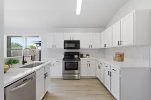 12720 La Paz Ln, Del Valle, TX 78617 - Photo 5