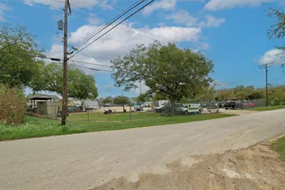 2405 Gardenia Drive, Austin, TX 78727 - Photo 3