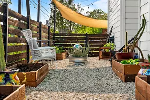 1600 Maple Ave, Austin, TX 78702 - Photo 9